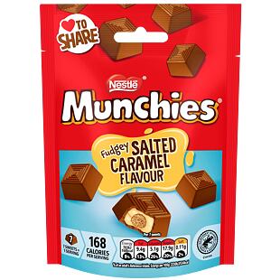 Nestlé Munchies čokoládové kostičky s náplní s příchutí slaného karamelu 97 g
