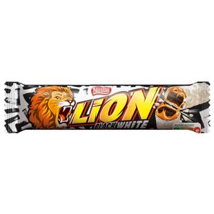 Lion EU Black & White tyčinka s příchutí brownies v bílé čokoládě s karamelem 42 g