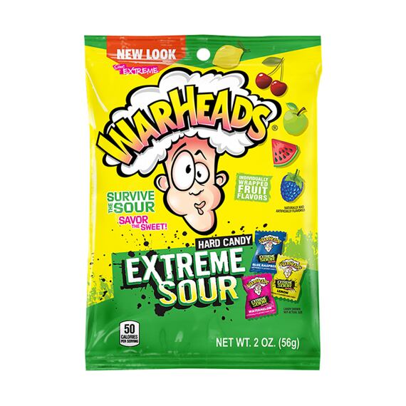 Balení tvrdých bonbonů Warheads Extreme Sour s ovocnými příchutěmi (modré maliny, citron, vodní meloun) a příchutí kombinující extrémní kyselost a sladkost, hmotnost 56 g.